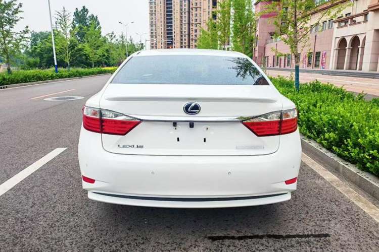 Used Lexus ES 2014 300h Elite Edition Exterior 3
