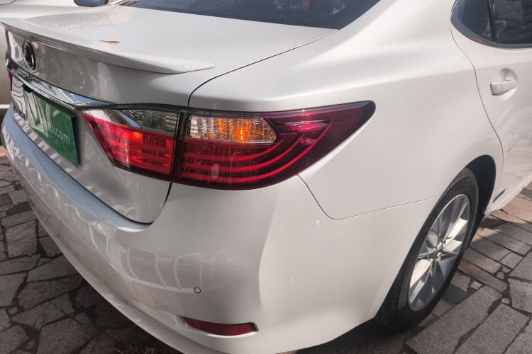 Used Lexus ES 2014 300h Elite Edition Exterior 3