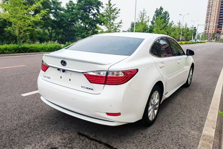 Used Lexus ES 2014 300h Elite Edition Exterior 4