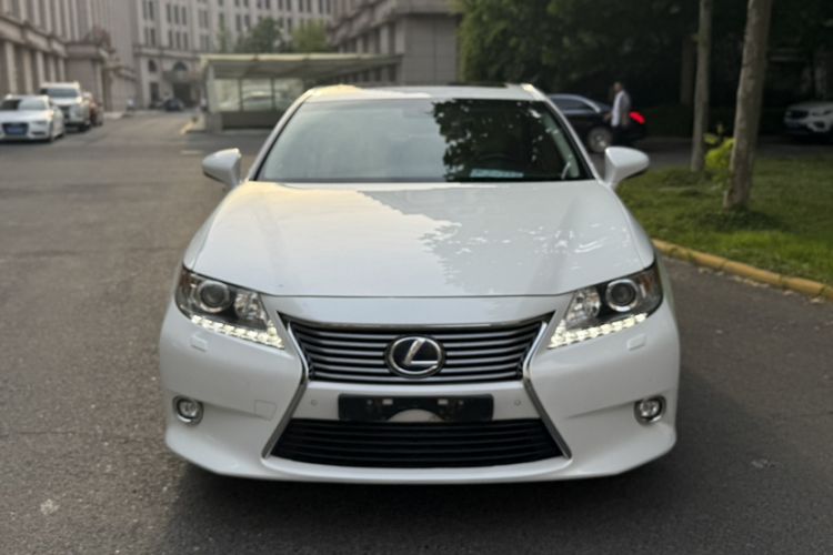 Used Lexus ES 2014 300h Elite Edition Exterior 4