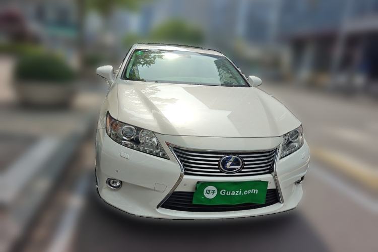Used Lexus ES 2014 300h Comfort Edition Front