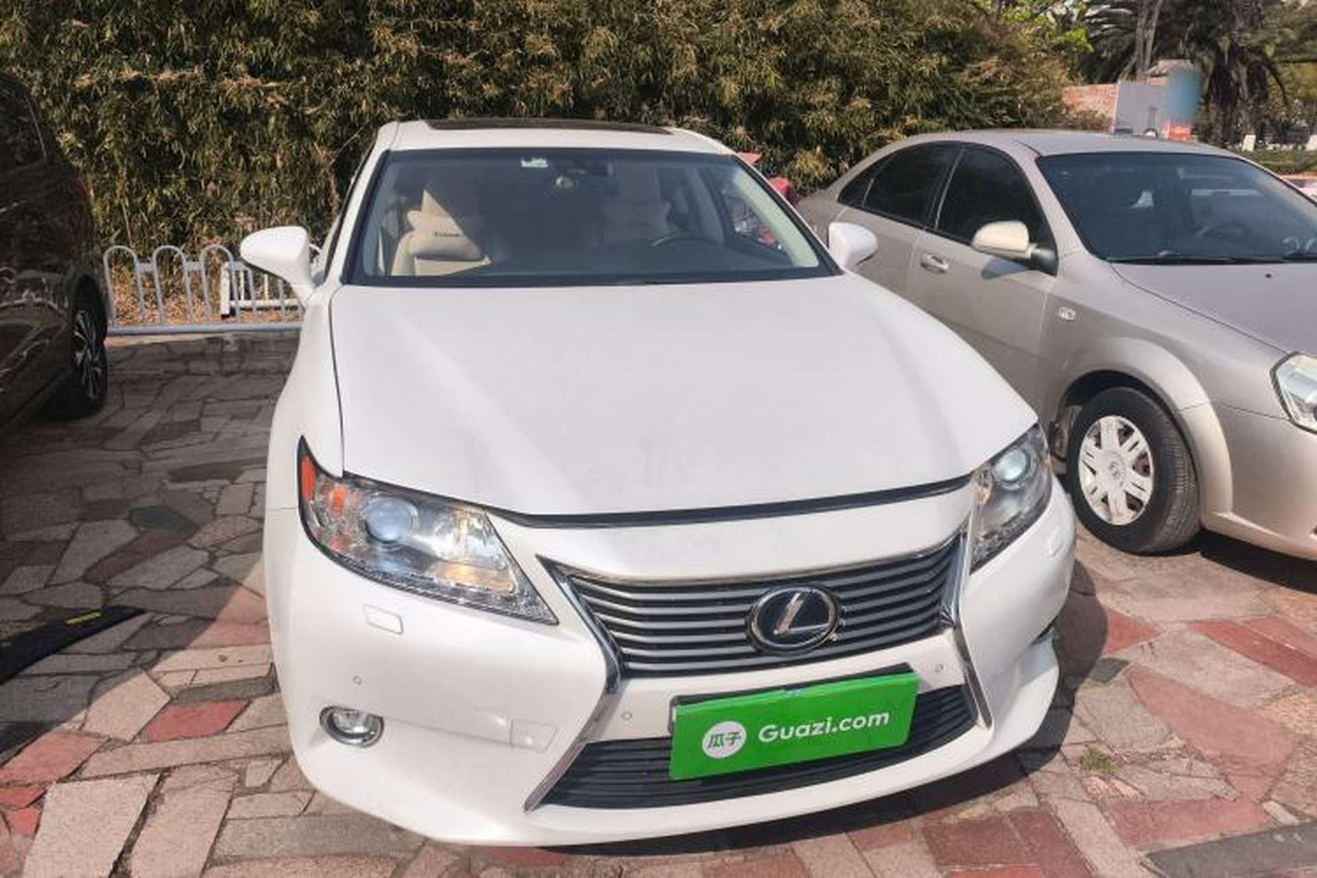 Used Lexus ES 2014 300h Elite Edition Front