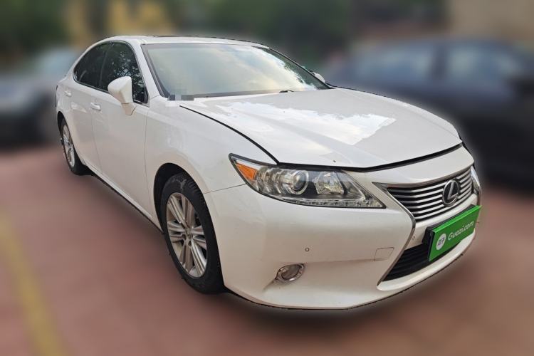 Used Lexus ES 2014 250 Elite Edition Front Right 45 Deg