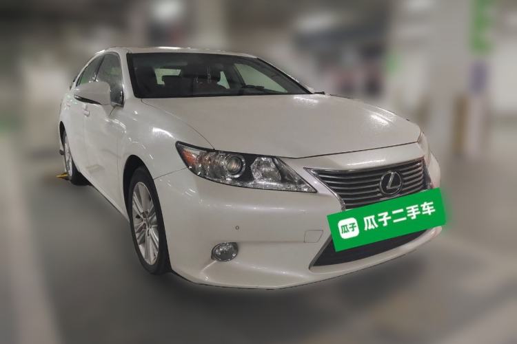 Used Lexus ES 2014 250 Elite Edition Front Right 45 Deg