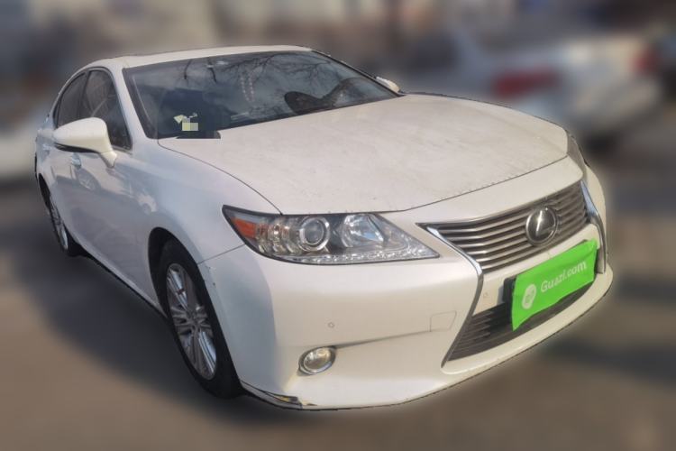 Used Lexus ES 2014 250 Elite Edition Front Right 45 Deg