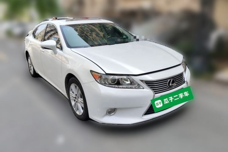 Used Lexus ES 2014 250 Elite Edition Front Right 45 Deg