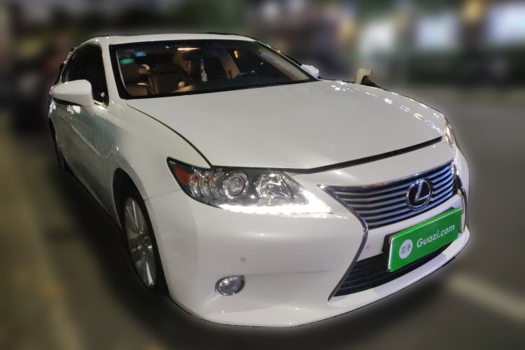 Used Lexus ES 2014 250 Elite Edition Front Right 45 Deg