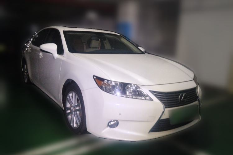 Used Lexus ES 2014 250 Elite Edition Front Right 45 Deg