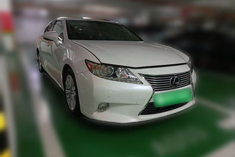 Used Lexus ES 2014 250 Elite Edition Front Right 45 Deg