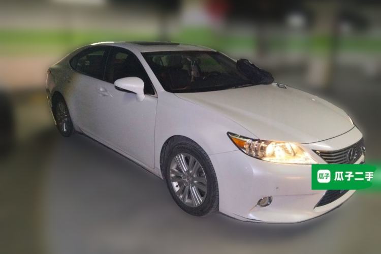 Used Lexus ES 2014 250 Elite Edition Front Right 45 Deg