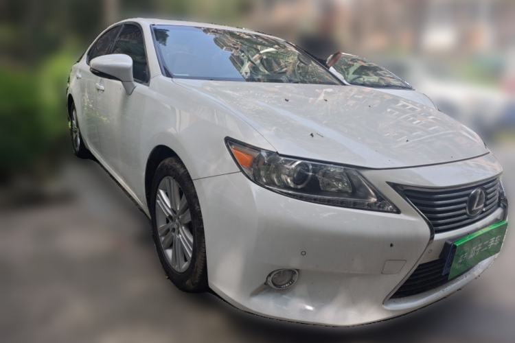 Used Lexus ES 2014 250 Elite Edition Front Right 45 Deg