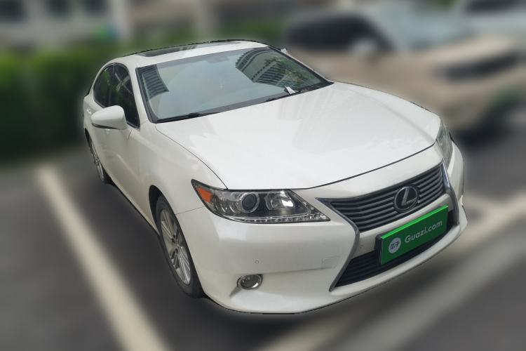 Used Lexus ES 2014 250 Elite Edition Front Right 45 Deg