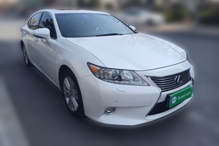 Used Lexus ES 2014 250 Comfort Edition Front Right 45 Deg