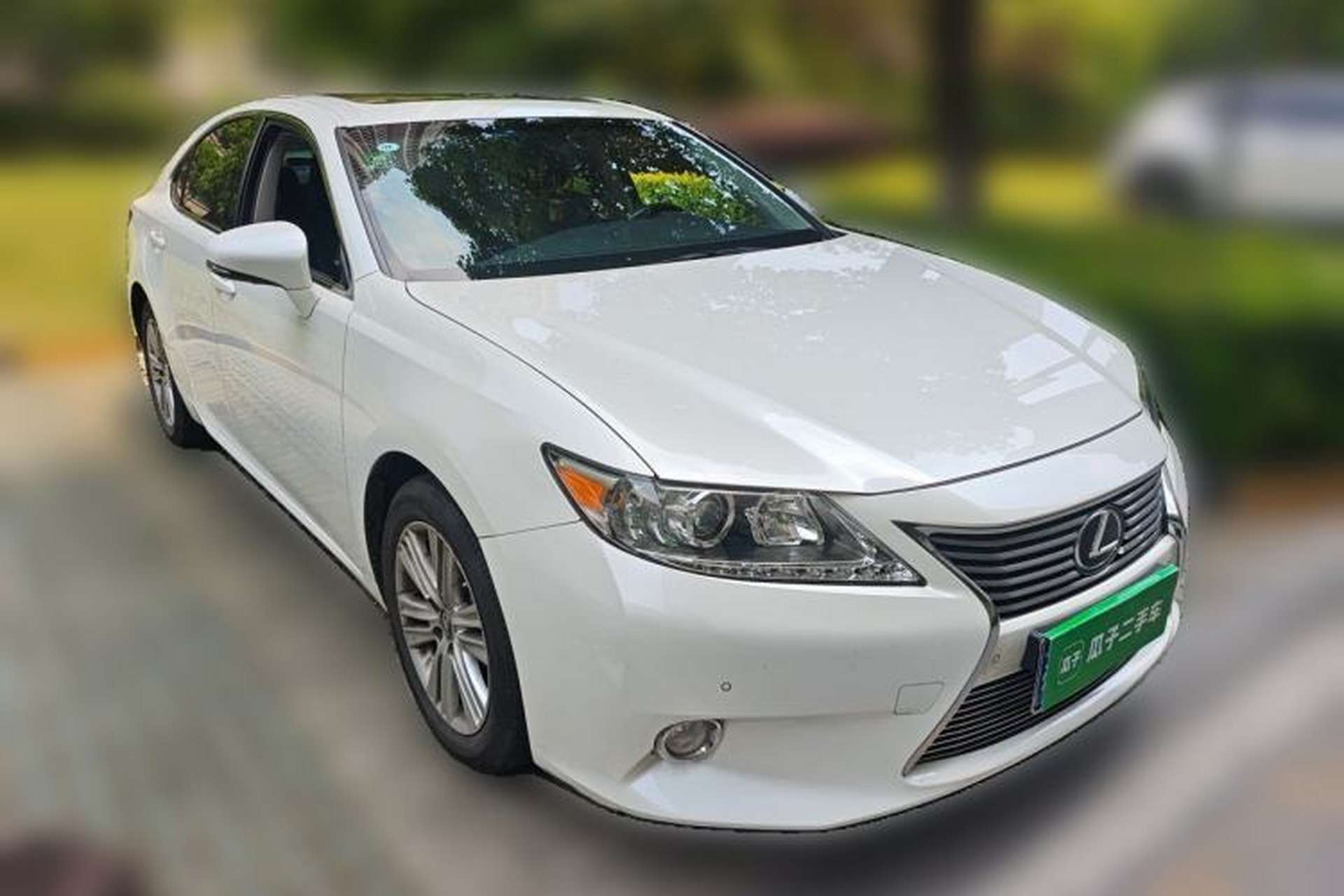 Used Lexus ES 2014 250 Elite Edition Front Right 45 Deg