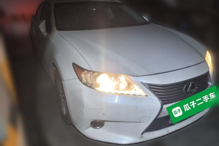 Used Lexus ES 2014 250 Elite Edition Front Right 45 Deg