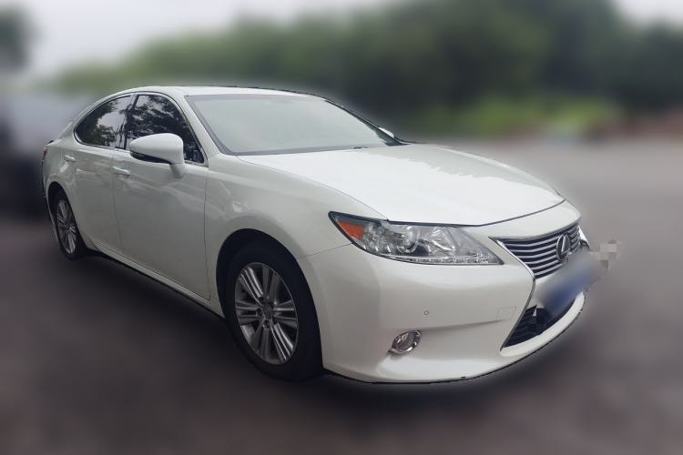 Used Lexus ES 2014 250 Elite Edition Front Right 45 Deg
