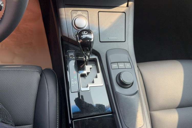Used Lexus ES 2014 300h Elite Edition Gear Lever