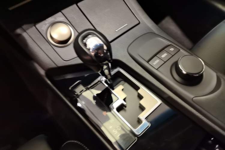 Used Lexus ES 2014 250 Elite Edition Gear Lever