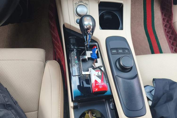 Used Lexus ES 2014 300h Elite Edition Gear Lever