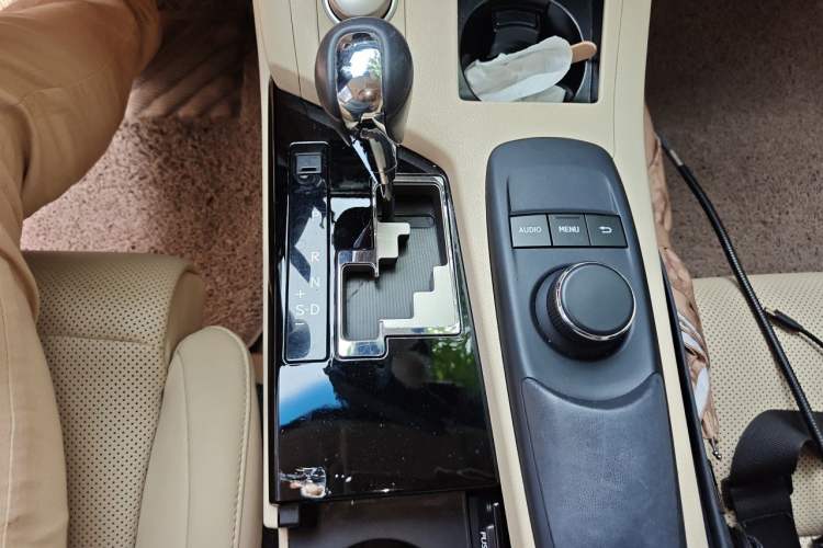 Used Lexus ES 2014 300h Comfort Edition Gear Lever