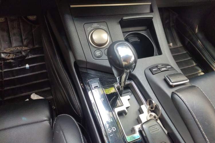 Used Lexus ES 2014 300h Elite Edition Gear Lever