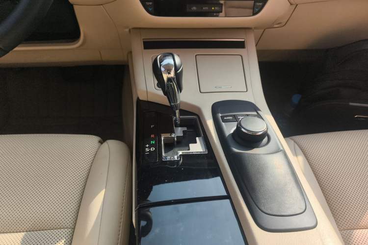Used Lexus ES 2014 300h Elite Edition Gear Lever