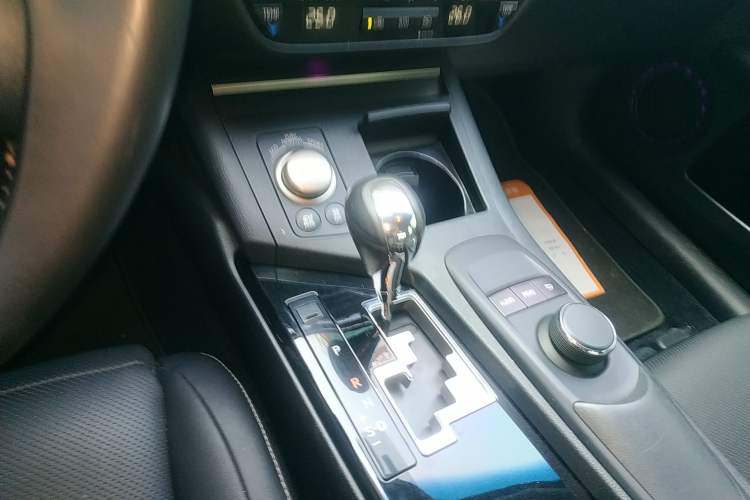 Used Lexus ES 2014 300h Elite Edition Gear Lever