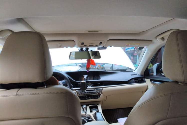 Used Lexus ES 2014 300h Elite Edition Headliner