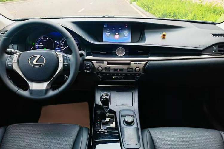 Used Lexus ES 2014 300h Elite Edition Interior 1