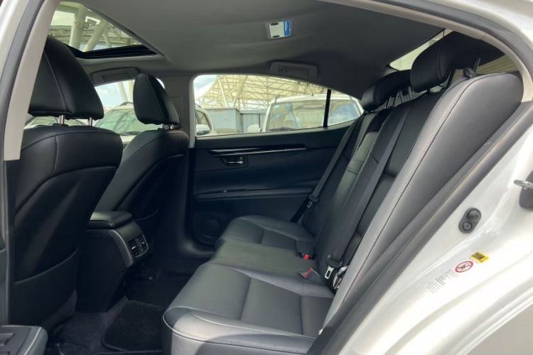 Used Lexus ES 2014 250 Comfort Edition Interior 1