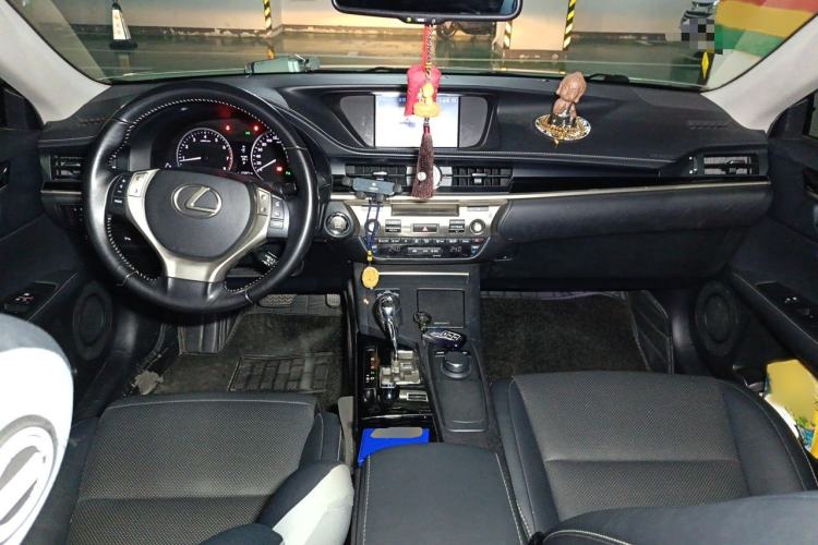 Used Lexus ES 2014 250 Elite Edition Interior 2