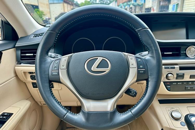 Used Lexus ES 2014 250 Elite Edition Interior 2