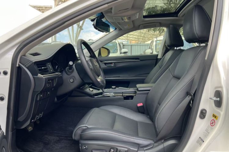Used Lexus ES 2014 250 Comfort Edition Interior 2