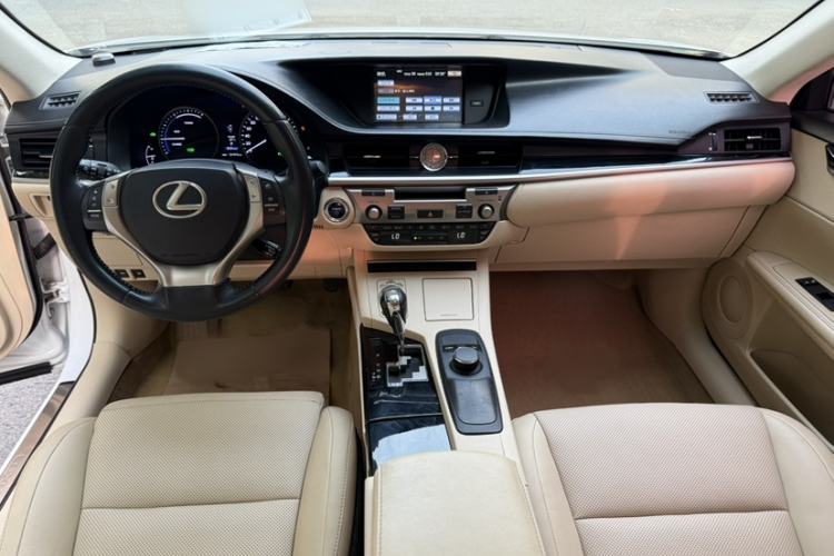Used Lexus ES 2014 300h Elite Edition Interior 2