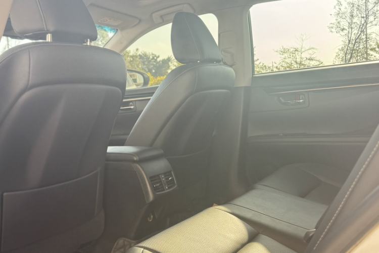 Used Lexus ES 2014 250 Elite Edition Interior 2
