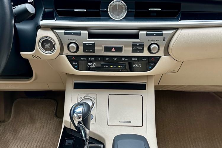Used Lexus ES 2014 250 Elite Edition Interior 3