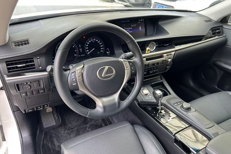 Used Lexus ES 2014 250 Comfort Edition Interior 3