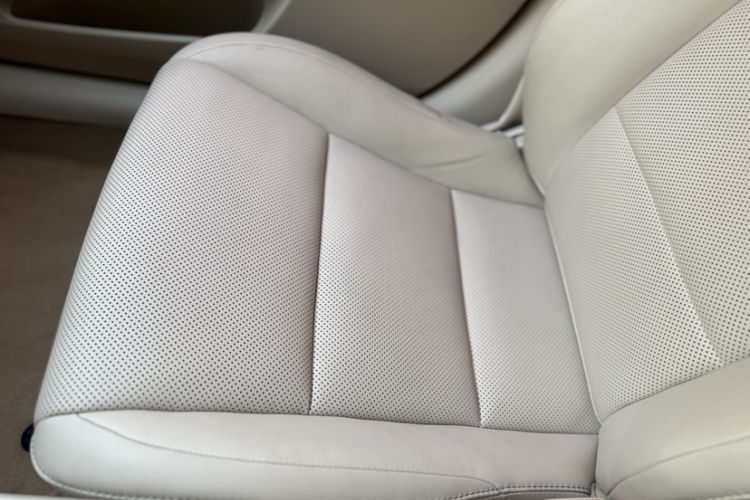 Used Lexus ES 2014 300h Elite Edition Interior 3