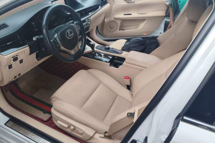 Used Lexus ES 2014 300h Elite Edition Left Front Seat