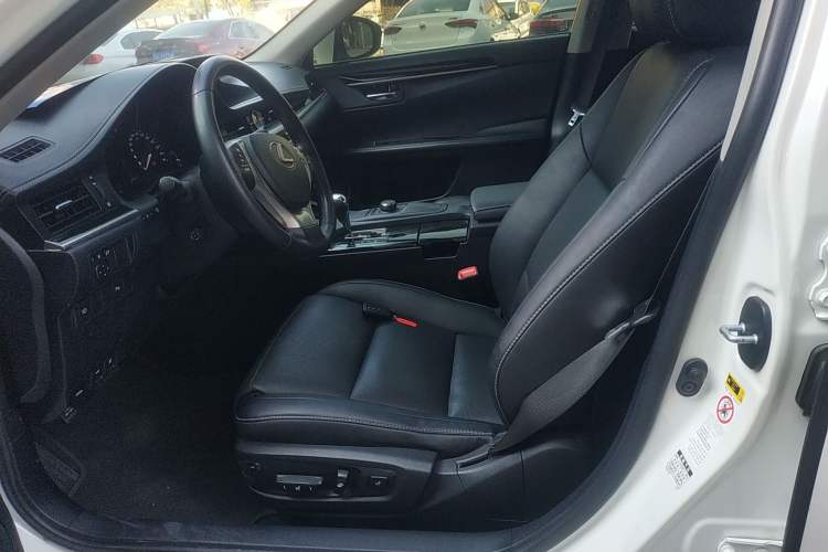 Used Lexus ES 2014 300h Elite Edition Left Front Seat