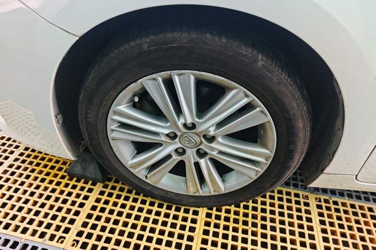 Used Lexus ES 2014 250 Elite Edition Left Front Wheel Hub