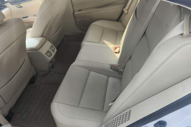 Used Lexus ES 2014 300h Elite Edition Left Rear Seat