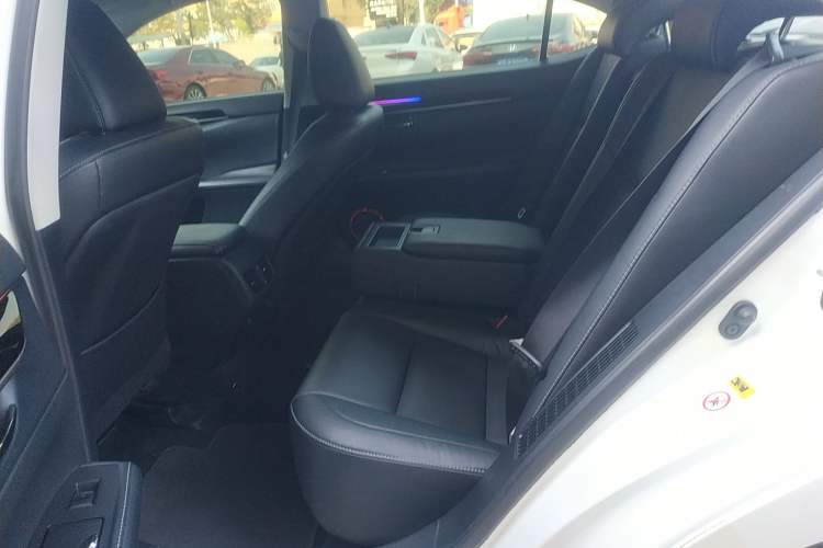 Used Lexus ES 2014 300h Elite Edition Left Rear Seat