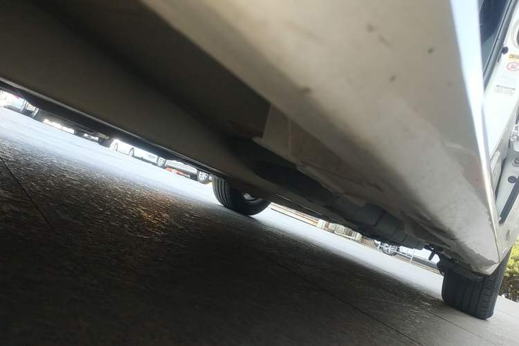 Used Lexus ES 2014 300h Elite Edition Left Side Sill