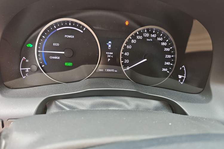 Used Lexus ES 2014 300h Comfort Edition Odometer Close Up