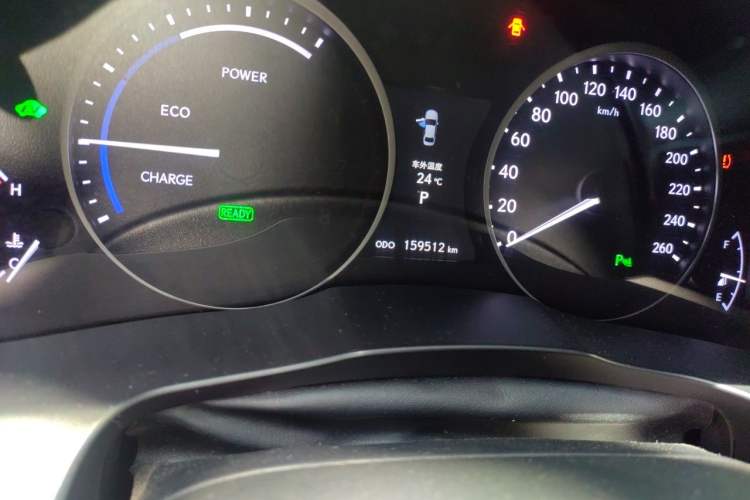 Used Lexus ES 2014 300h Elite Edition Odometer Close Up