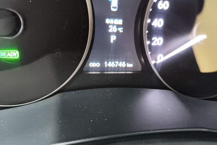 Used Lexus ES 2014 300h Elite Edition Odometer Close Up