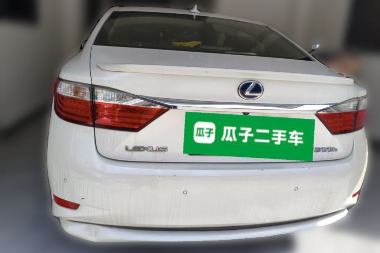 Used Lexus ES 2014 300h Luxury Edition Rear