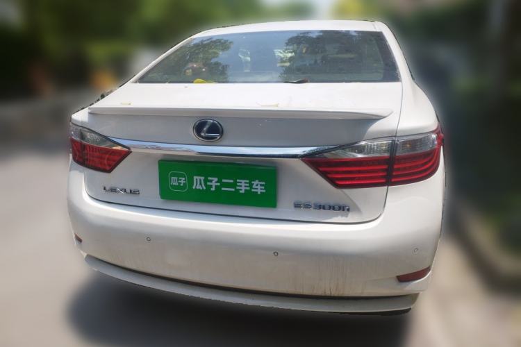 Used Lexus ES 2014 300h Elite Edition Rear