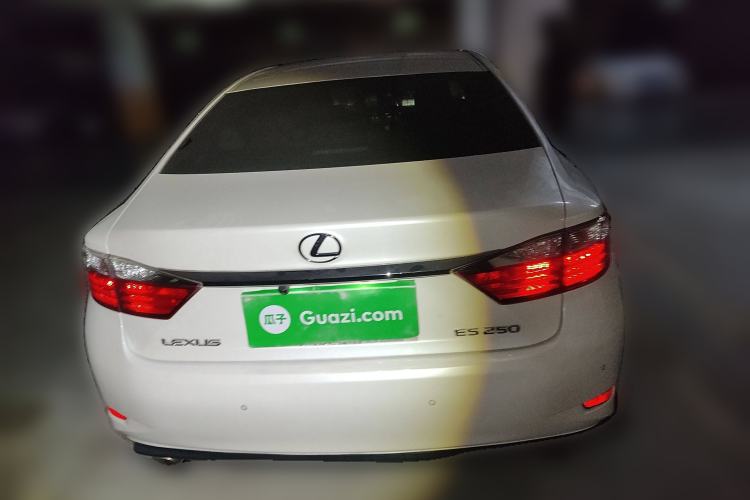 Used Lexus ES 2014 250 Elite Edition Rear